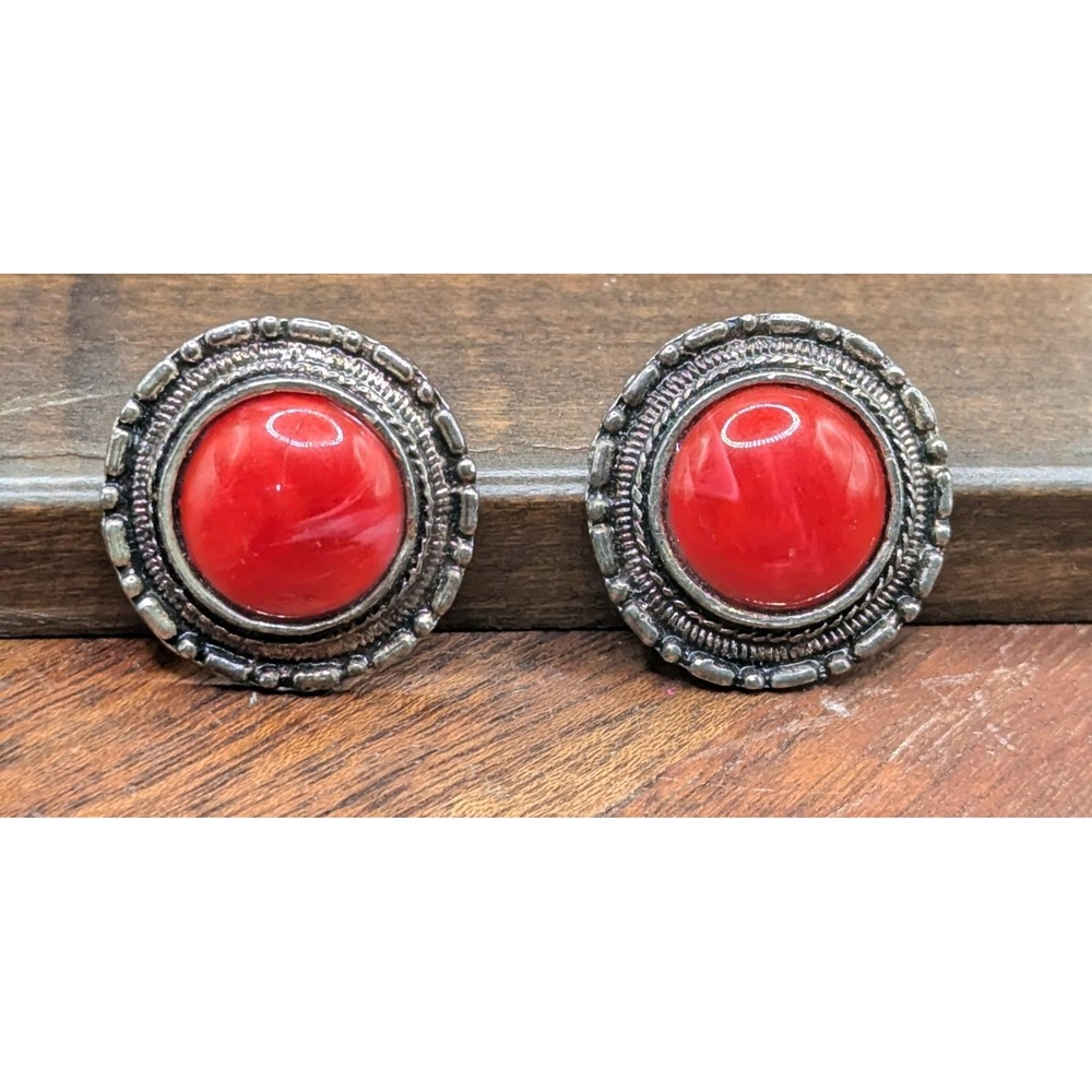 VTG Contemporary Silver Tone Medallion-Style Post Earrings w/Red Cabochon Inlay‎